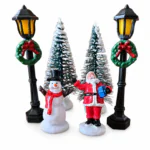 Vánoční miniaturní dekorace – Santa se sněhulákem